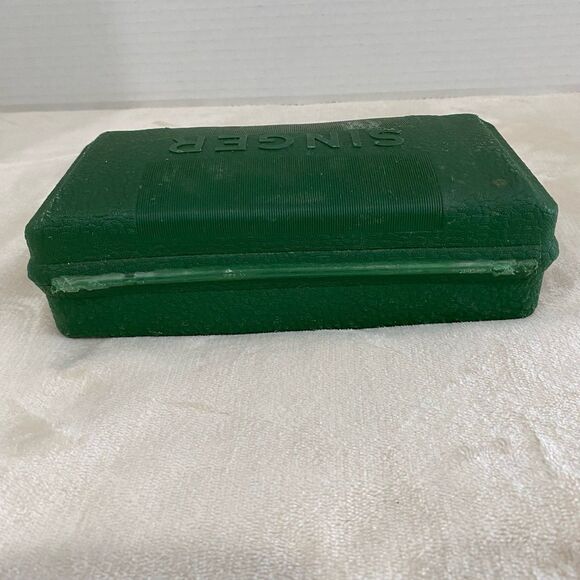 Vintage Singer Buttonholer with 7 Templates Instructions and Case Untested - Picture 11 of 12